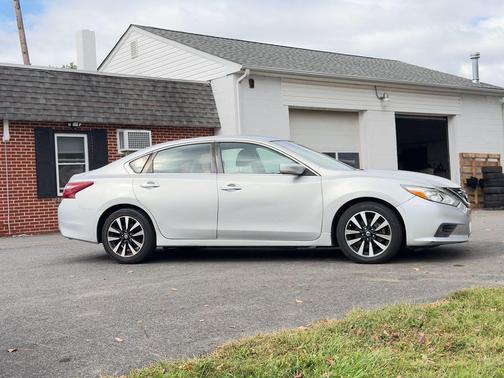 Brilliant Silver 2018 Nissan Altima 2.5 SV