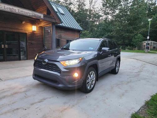 Magnetic Gray Metallic 2019 Toyota RAV4 XLE Premium