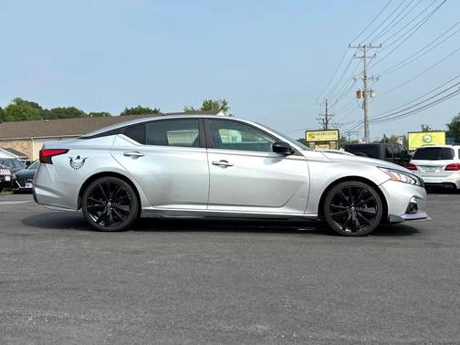 2020 Nissan Altima SR FWD