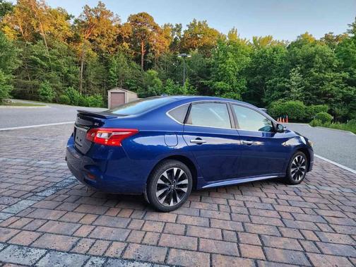 Deep Blue Pearl 2019 Nissan Sentra SR