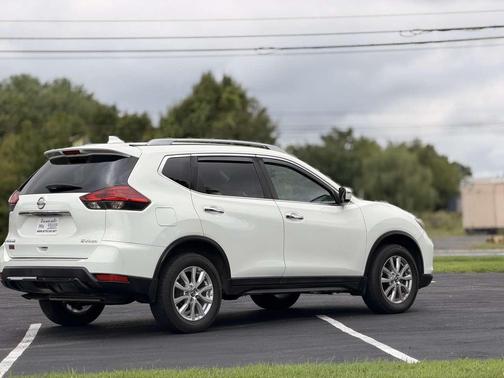 Glacier White 2017 Nissan Rogue SV
