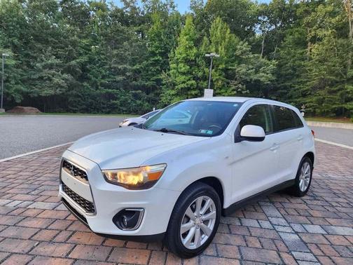 White Pearl 2013 Mitsubishi Outlander Sport ES