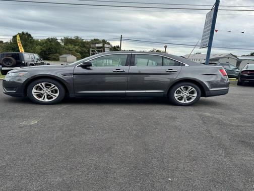 2018 Ford Taurus SE