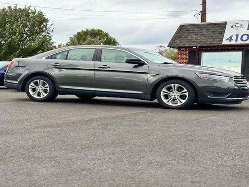 2018 Ford Taurus SE