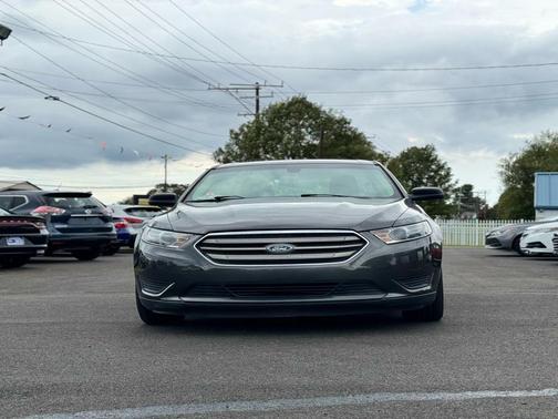 2018 Ford Taurus SE