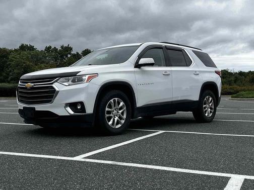 Summit White 2019 Chevrolet Traverse LT Cloth