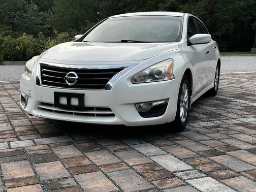 Pearl White 2014 Nissan Altima 2.5 S
