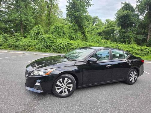 Super Black 2020 Nissan Altima S FWD