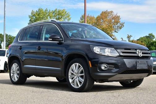Deep Black Pearl 2017 Volkswagen Tiguan 2.0T S