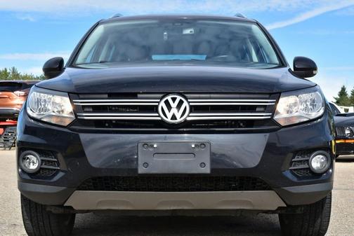 Deep Black Pearl 2017 Volkswagen Tiguan 2.0T S