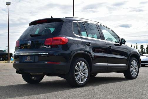 Deep Black Pearl 2017 Volkswagen Tiguan 2.0T S