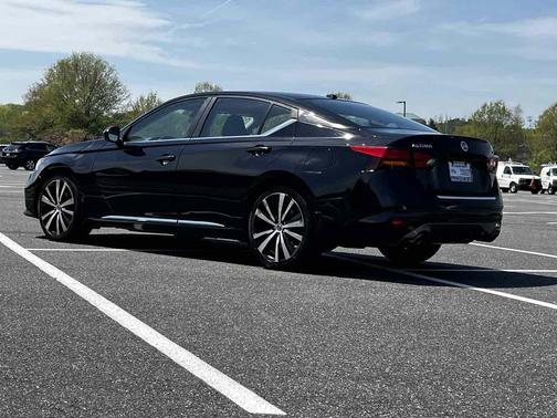 Super Black 2020 Nissan Altima SR FWD
