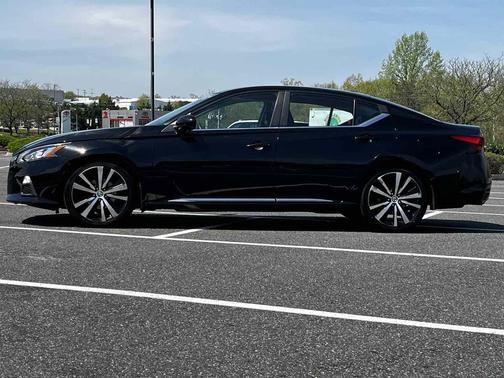Super Black 2020 Nissan Altima SR FWD