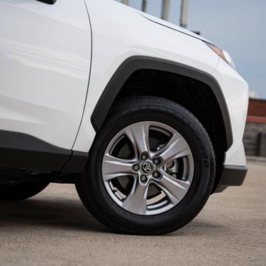 Ice Cap 2025 Toyota RAV4 XLE