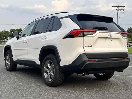 Ice Cap 2025 Toyota RAV4 XLE