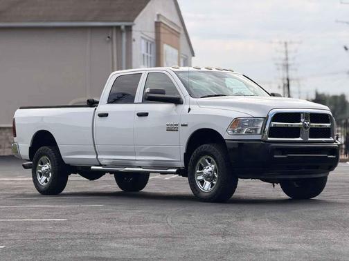 Bright White Clearcoat 2017 RAM 2500 Tradesman Crew Cab 4x4 8' Box