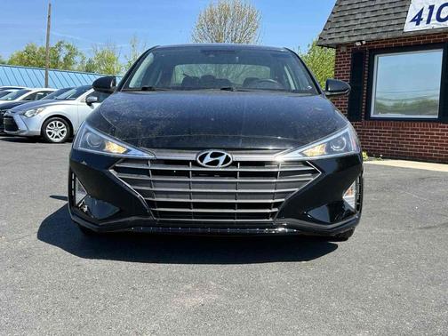 Phantom Black 2019 Hyundai ELANTRA SEL
