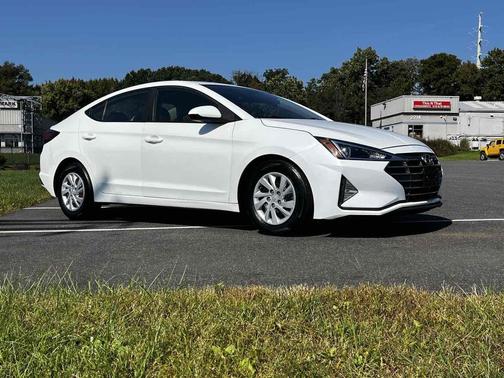 Quartz White Pearl 2020 Hyundai ELANTRA SE