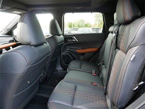 2025 Mitsubishi Outlander PHEV SEL