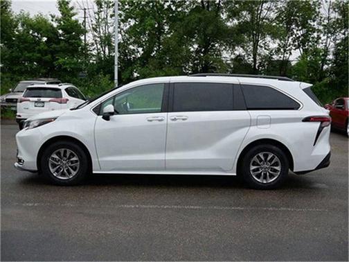 2022 Toyota Sienna XLE 7 Passenger