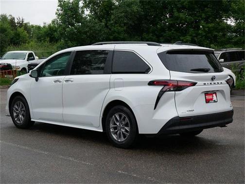 2022 Toyota Sienna XLE 7 Passenger