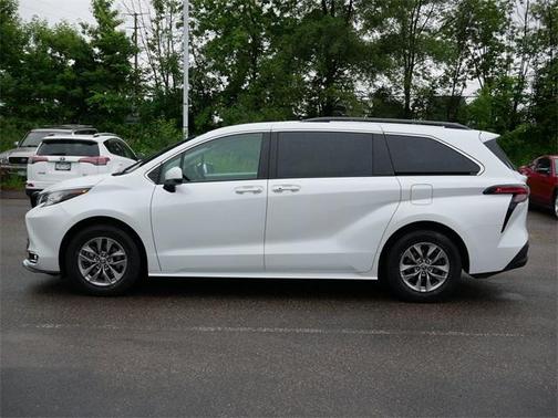 2022 Toyota Sienna XLE 7 Passenger