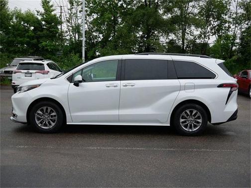 2022 Toyota Sienna XLE 7 Passenger