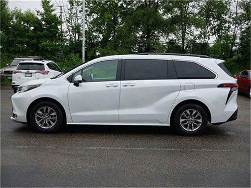 2022 Toyota Sienna XLE 7 Passenger