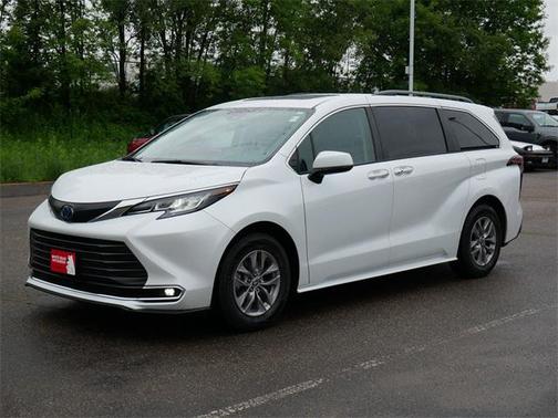 2022 Toyota Sienna XLE 7 Passenger