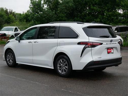 2022 Toyota Sienna XLE 7 Passenger