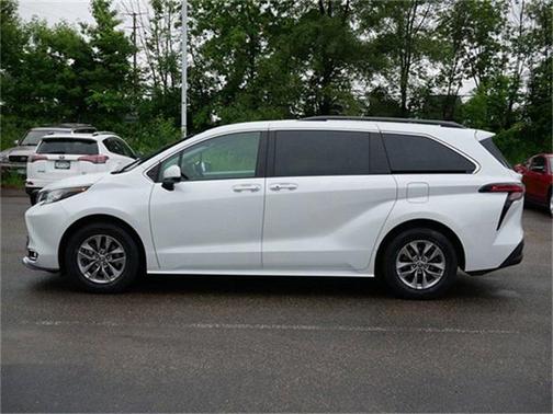 2022 Toyota Sienna XLE 7 Passenger