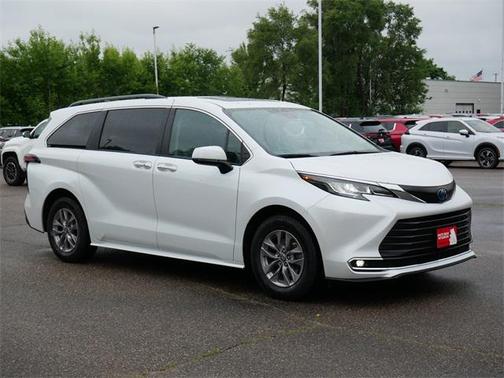 2022 Toyota Sienna XLE 7 Passenger