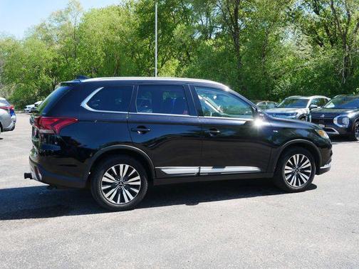 Labrador Black Metallic 2020 Mitsubishi Outlander GT