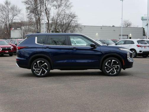 Cosmic Blue Metallic 2024 Mitsubishi Outlander SE 2.5 S-AWC