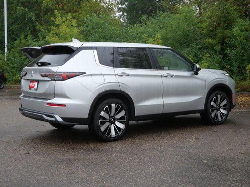 Alloy Silver Metallic 2026 Mitsubishi Outlander SE S-AWC