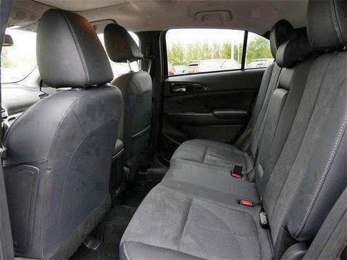 Labrador Black Pearl 2026 Mitsubishi Eclipse Cross SE