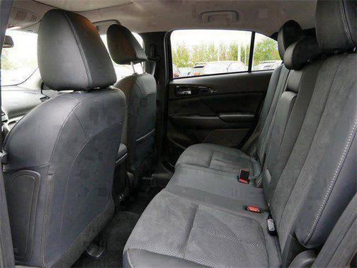 Labrador Black Pearl 2026 Mitsubishi Eclipse Cross SE