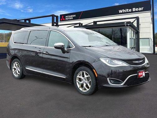 Dark Cordovan Pearlcoat 2017 Chrysler Pacifica Limited