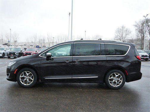 Dark Cordovan Pearlcoat 2017 Chrysler Pacifica Limited