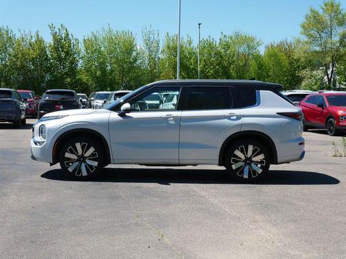 White Diamond/Black Roof 2025 Mitsubishi Outlander SEL S-AWC