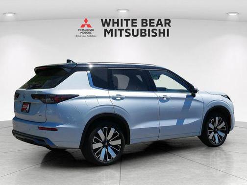 White Diamond/Black Roof 2025 Mitsubishi Outlander SEL S-AWC
