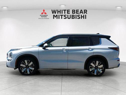 White Diamond/Black Roof 2025 Mitsubishi Outlander SEL S-AWC