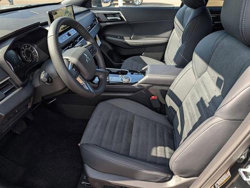 Black Diamond 2026 Mitsubishi Outlander LE