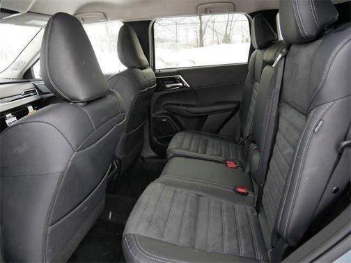 Moonstone Gray Metallic 2026 Mitsubishi Outlander SE 1.5T S-AWC