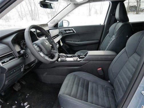Moonstone Gray Metallic 2026 Mitsubishi Outlander SE 1.5T S-AWC