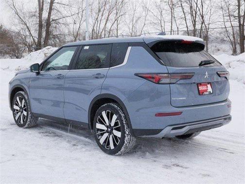 Moonstone Gray Metallic 2026 Mitsubishi Outlander SE 1.5T S-AWC