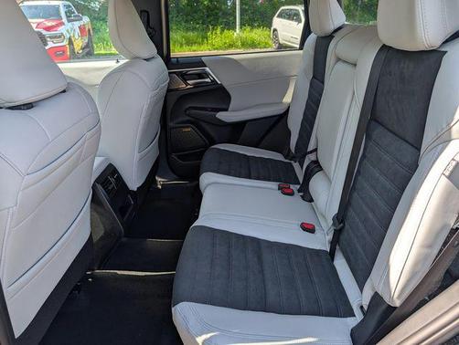 Black Diamond 2026 Mitsubishi Outlander LE S-AWC