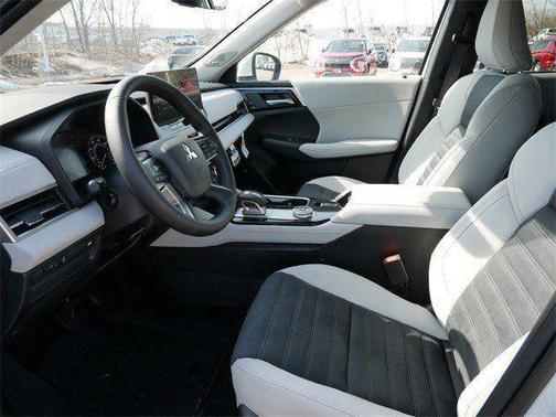 White Diamond 2026 Mitsubishi Outlander SE S-AWC
