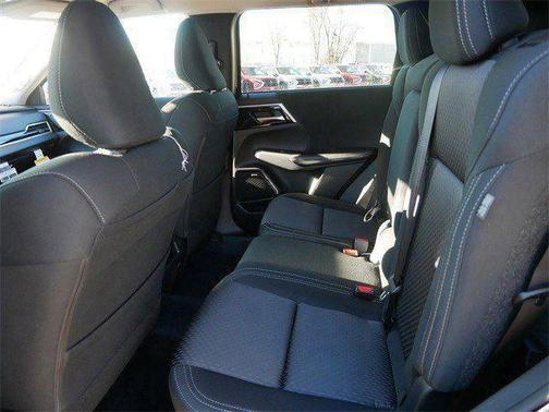 Labrador Black Pearl 2026 Mitsubishi Outlander ES 2.5 2WD