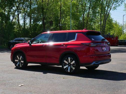 Red Diamond 2025 Mitsubishi Outlander SE S-AWC